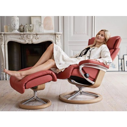 Stressless Magic Large Chair & Stool Signature Base