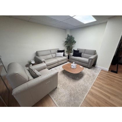 NATUZZI EDITIONS ASTUZIA ELECTRIC TRIPLE MOTION CHAIR,LOVESEAT,SOFA,WITH 2X ELECTRIC TRIPLE MOTION NATUZZI EDITIONS ASTUZIA ELECTRIC TRIPLE MOTION CHAIR,LOVESEAT,SOFA,WITH 2X ELECTRIC TRIPLE MOTION