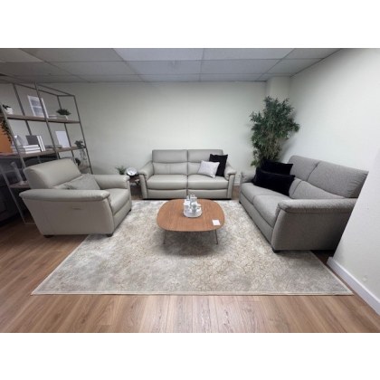 NATUZZI EDITIONS ASTUZIA ELECTRIC TRIPLE MOTION CHAIR,LOVESEAT,SOFA,WITH 2X ELECTRIC TRIPLE MOTION NATUZZI EDITIONS ASTUZIA ELECTRIC TRIPLE MOTION CHAIR,LOVESEAT,SOFA,WITH 2X ELECTRIC TRIPLE MOTION