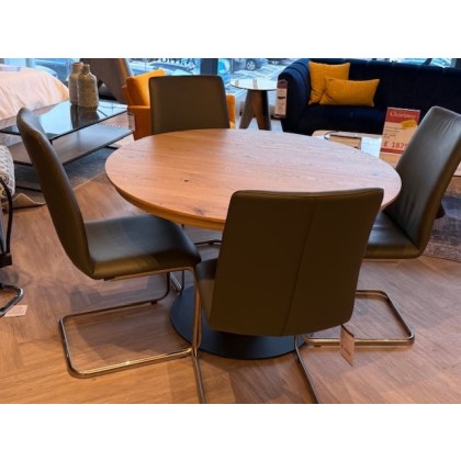 Venjakob Alfio 1.2 Ext Round Table & 4 Eileen Chairs Venjakob Alfio 1.2 Ext Round Table & 4 Eileen Chairs