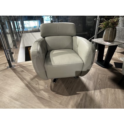 Tullio Swivel Chair in Leather Tullio Swivel Chair in Leather