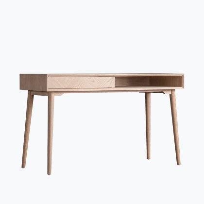 Milan Desk