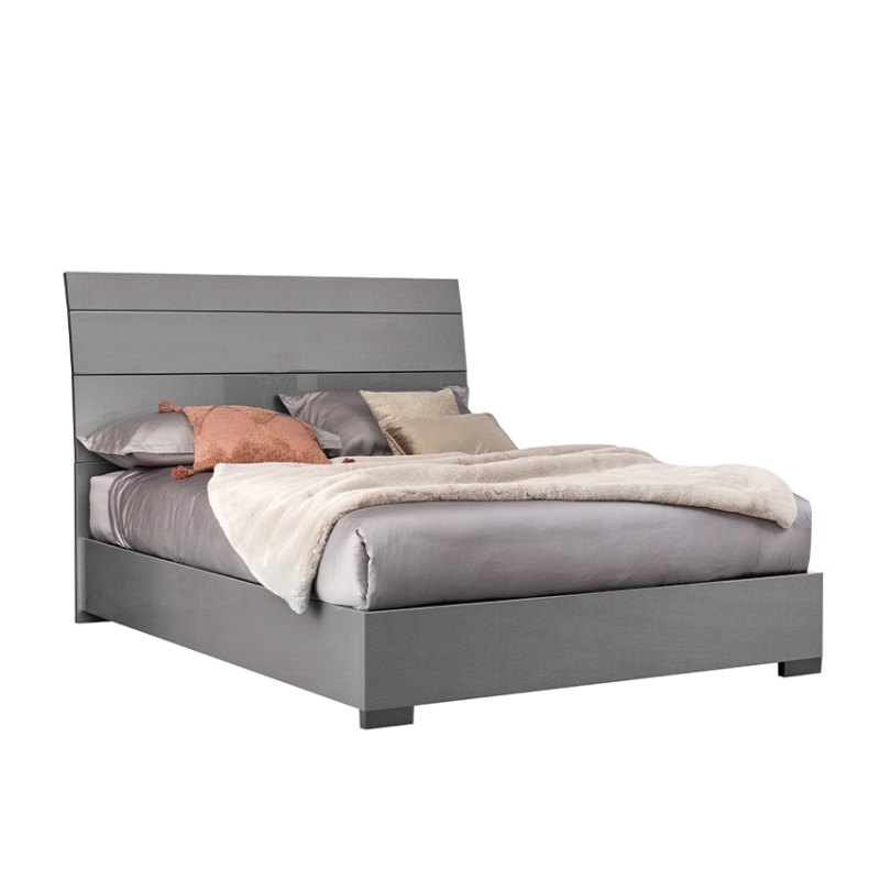 Gray Bedroom Dresser, 2 Night Stands, Mirror & Bed Gray Bedroom Dresser, 2 Night Stands, Mirror & Bed